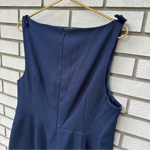 Trina Turk Observer Navy Textured V-Neck Bow Strap Cropped Jumpsuit Sz 16 - Picture 10 of 16